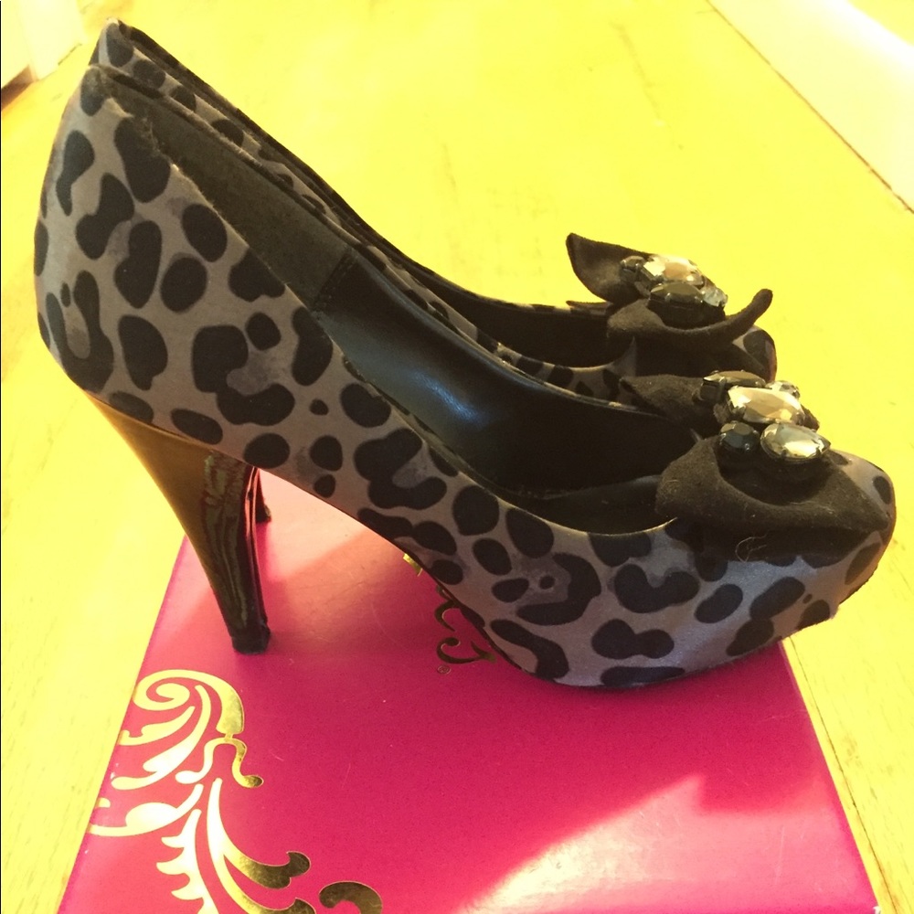 Candie’s Leopard Bow Pumps - Sz 7